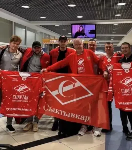 Хоккеисты «Спартака» встретились с болельщиками в Сыктывкаре