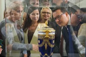 Ваза «Мария-Антуанетта» из Эрмитажа впервые показана в Сыктывкаре