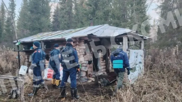 В Коми спасатели вынесли из тайги парализованного рыбака