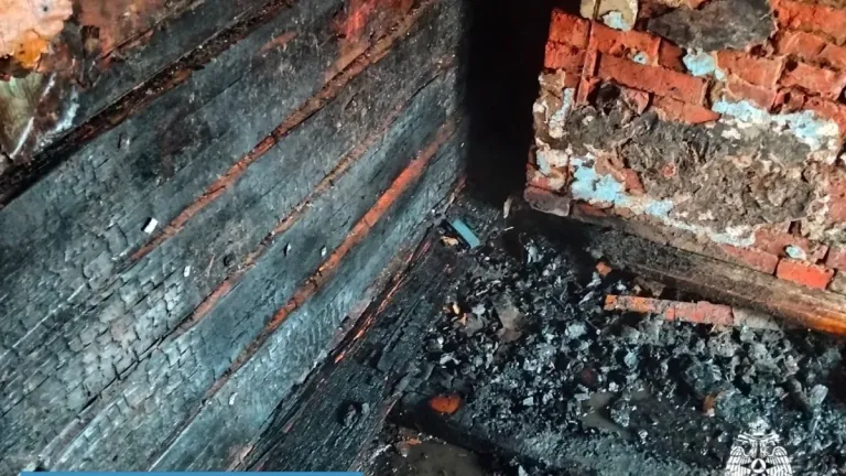 В Сыктывкаре при пожаре в доме погиб мужчина, ещё горела квартира в Белоборске
