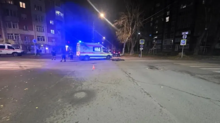 В Сыктывкаре 16-летний водитель электровелосипеда попал в больницу после ДТП