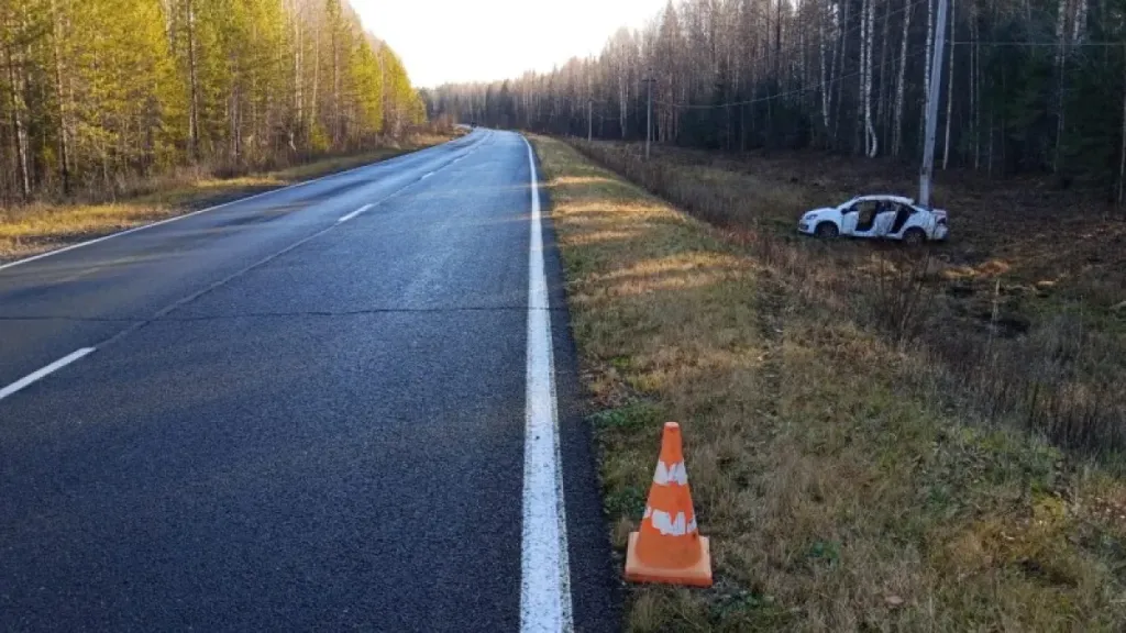В Корткеросском районе перевернулся Volkswagen, пострадали три пассажира