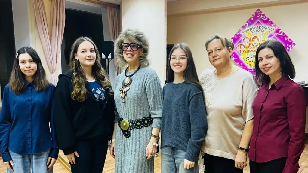Казарновская оценила юных вокалистов конкурса в Сыктывкаре